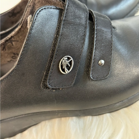 Elegant Black Leather Loafers - Picture 3 of 11